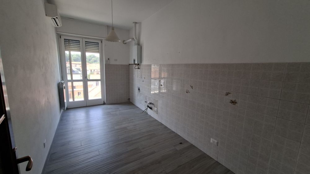 cucina con balcone