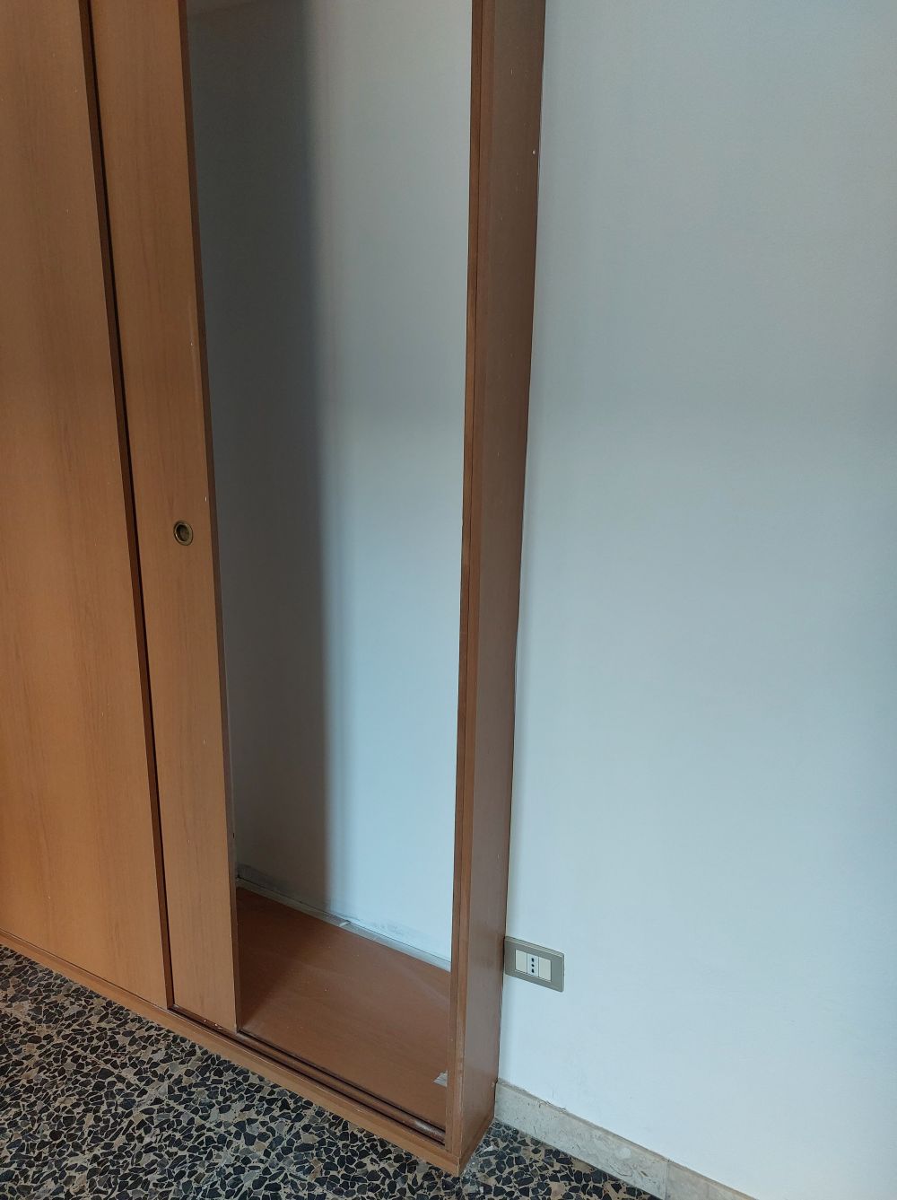 dettaglio armadio a muro